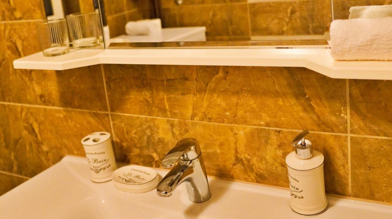 City Center Grand Apartment - Three-Bedroom, Free Parking Sarajevo Luaran gambar
