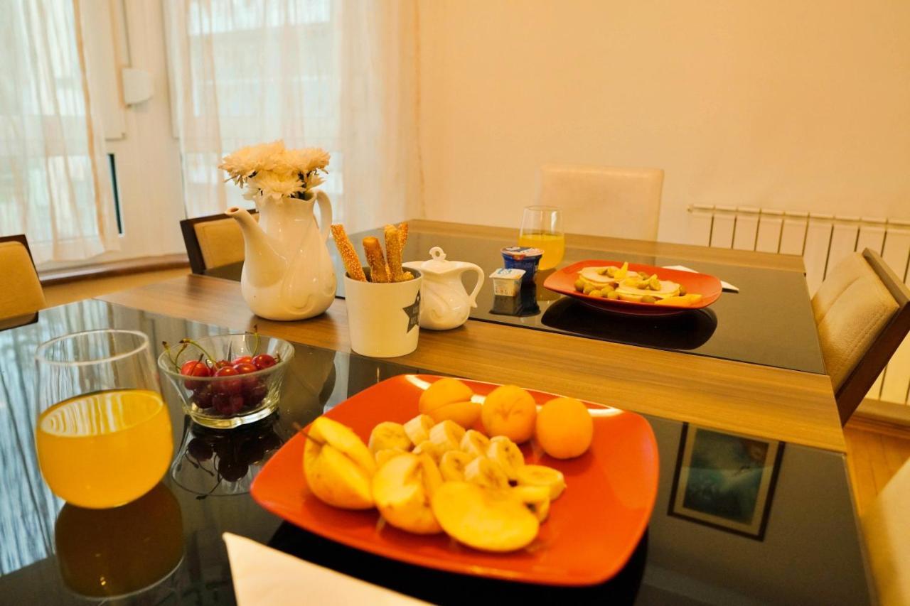 City Center Grand Apartment - Three-Bedroom, Free Parking Sarajevo Luaran gambar