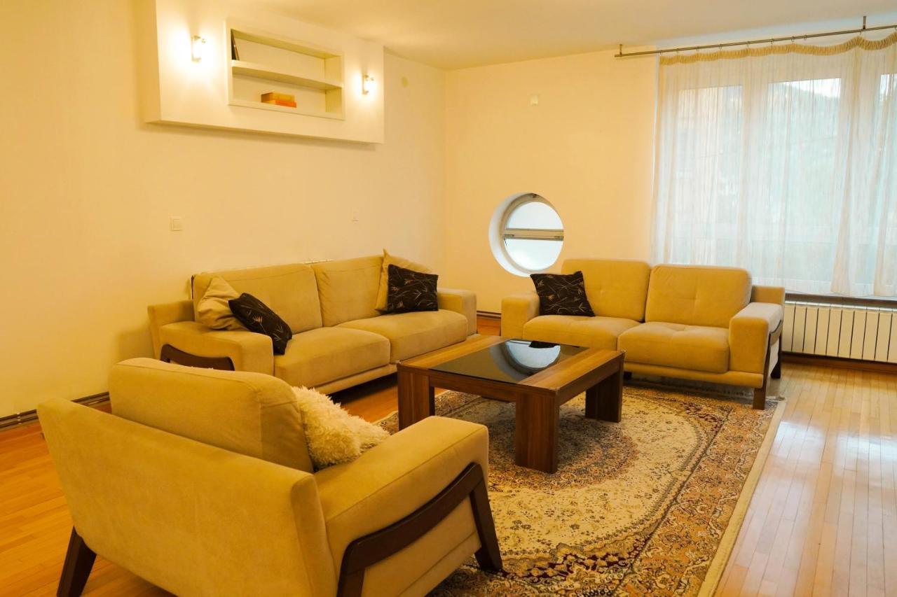 City Center Grand Apartment - Three-Bedroom, Free Parking Sarajevo Luaran gambar