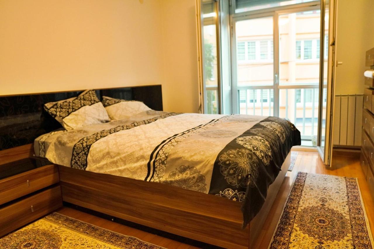 City Center Grand Apartment - Three-Bedroom, Free Parking Sarajevo Luaran gambar