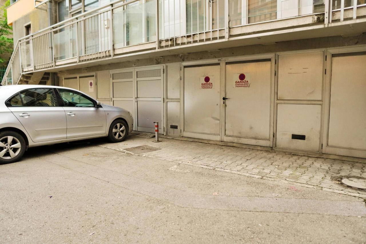 City Center Grand Apartment - Three-Bedroom, Free Parking Sarajevo Luaran gambar
