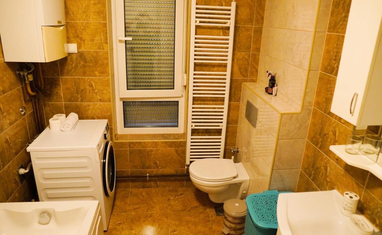 City Center Grand Apartment - Three-Bedroom, Free Parking Sarajevo Luaran gambar