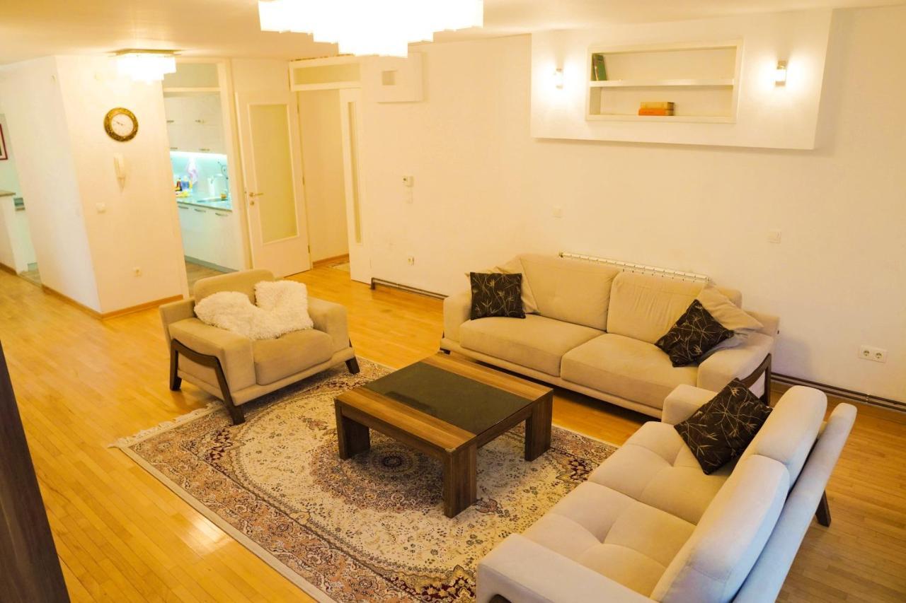 City Center Grand Apartment - Three-Bedroom, Free Parking Sarajevo Luaran gambar