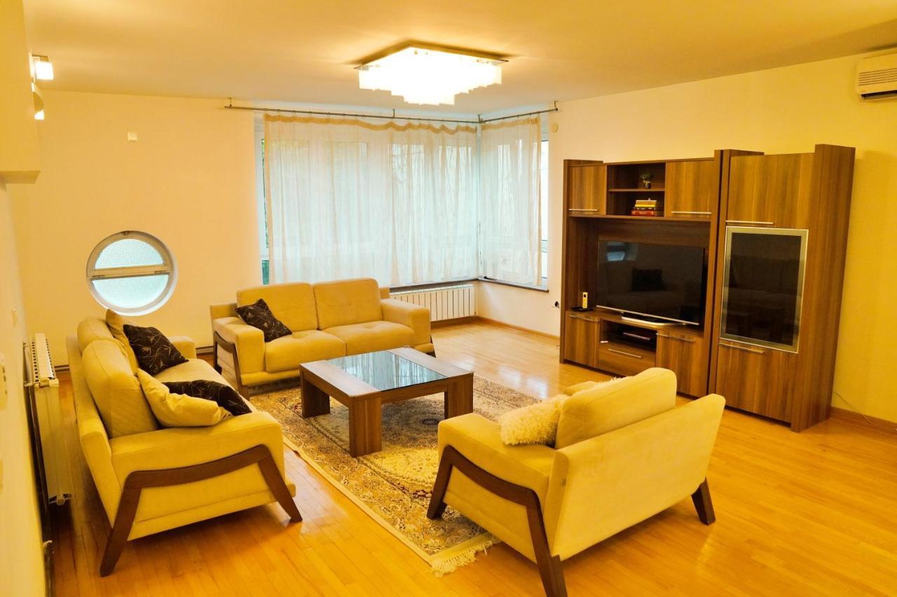 City Center Grand Apartment - Three-Bedroom, Free Parking Sarajevo Luaran gambar