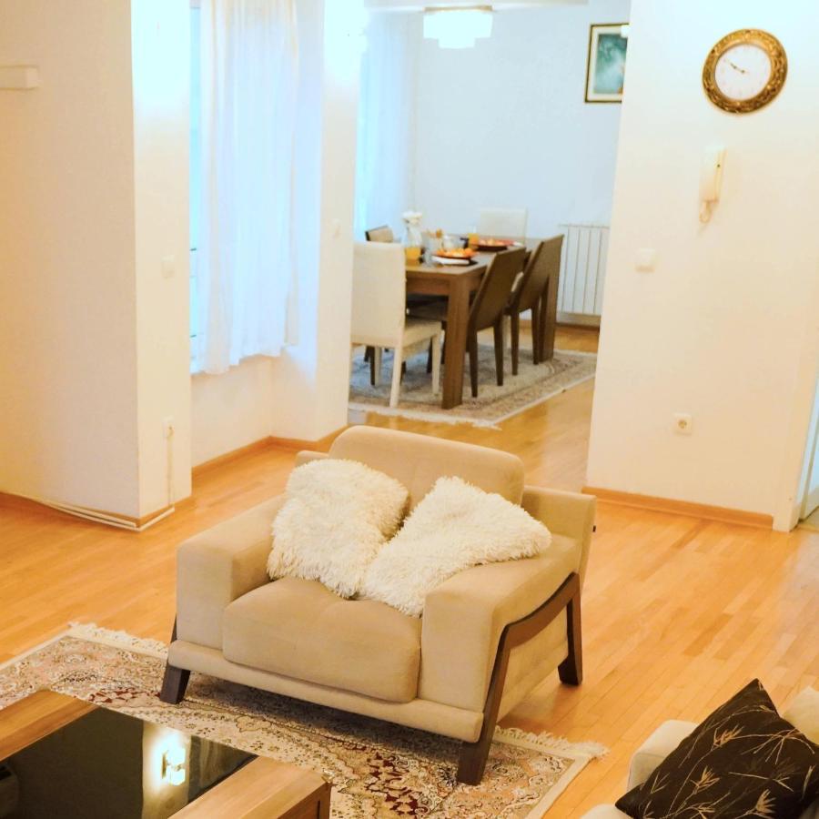 City Center Grand Apartment - Three-Bedroom, Free Parking Sarajevo Luaran gambar