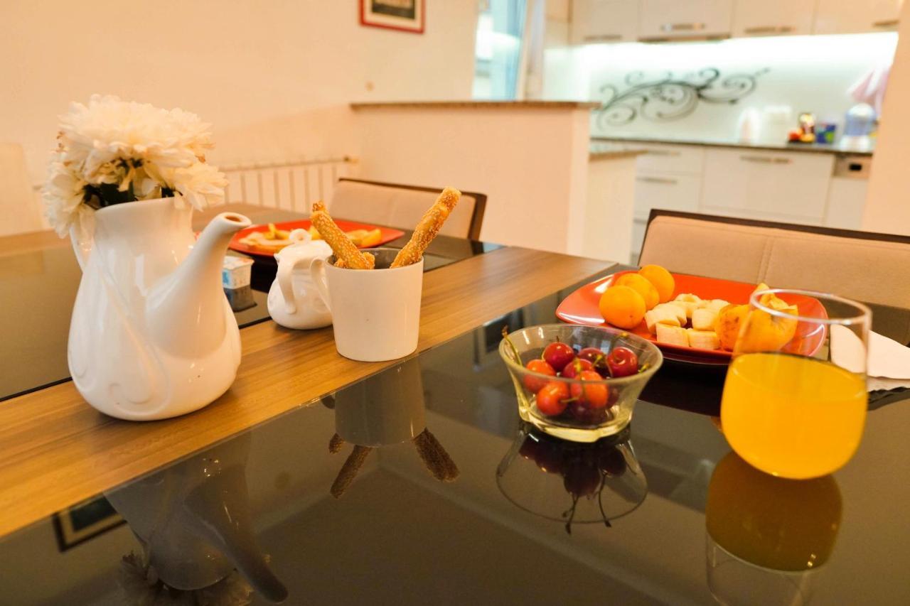 City Center Grand Apartment - Three-Bedroom, Free Parking Sarajevo Luaran gambar