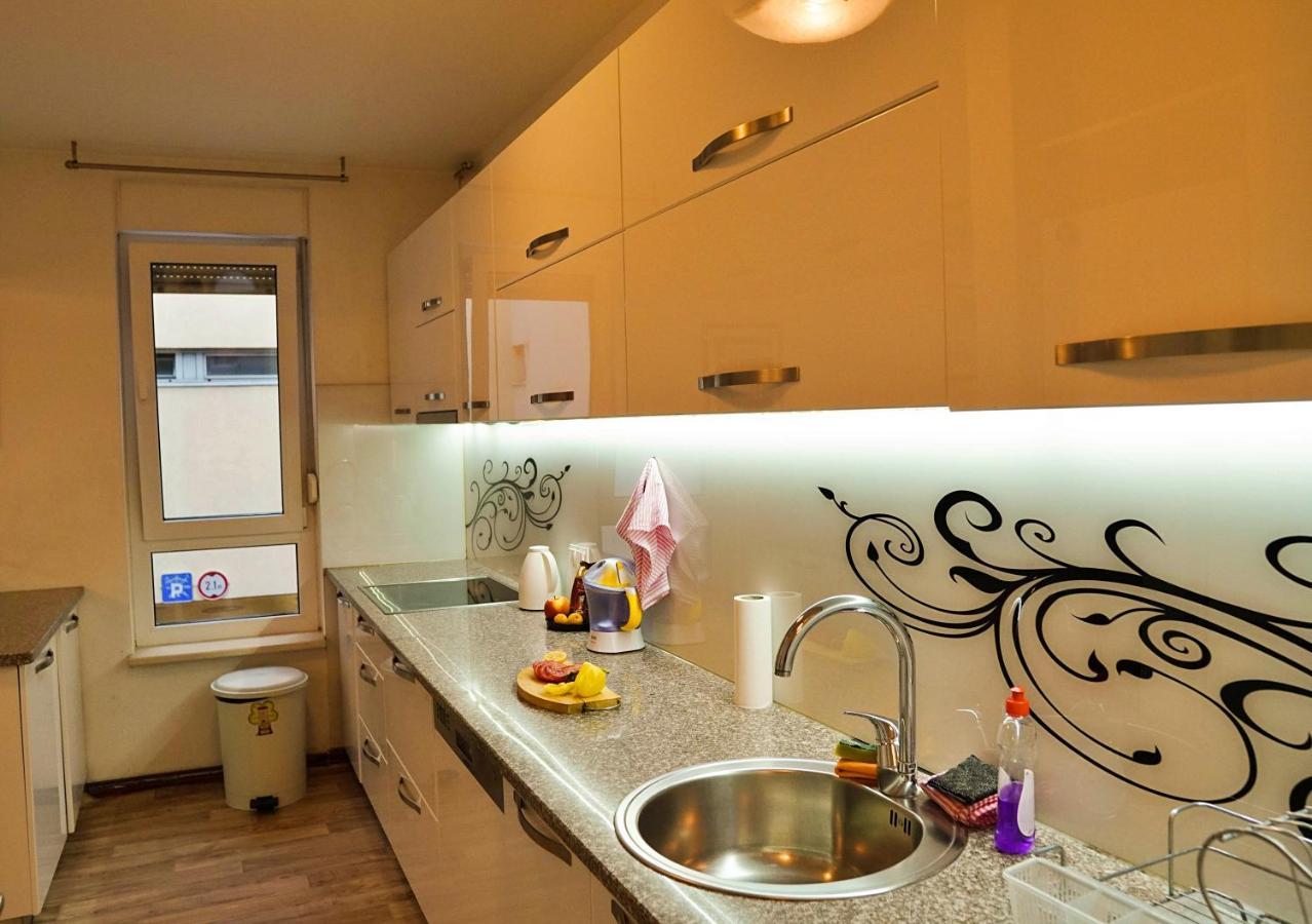 City Center Grand Apartment - Three-Bedroom, Free Parking Sarajevo Luaran gambar